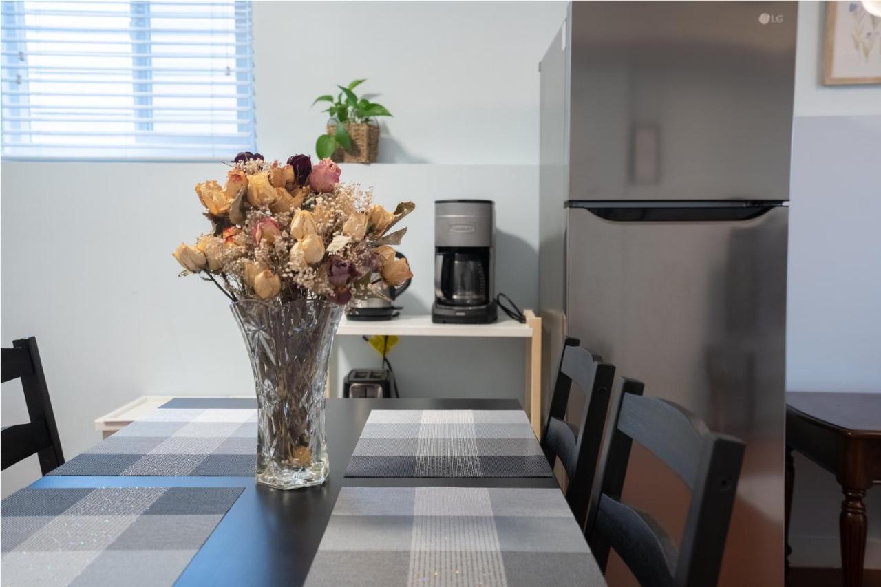 Lovely 1Br Secondary Suite With Separate Entrance นิวเวสต์มินสเตอร์ ภายนอก รูปภาพ
